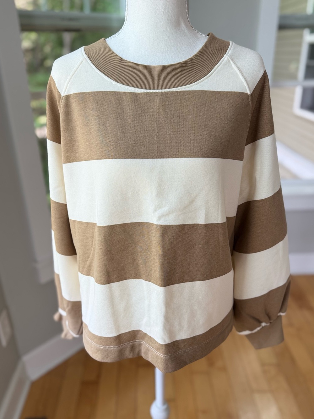 Old Navy Tan Ivory Cream Wide Striped Cropped Crewneck Sweatshirt Size Small